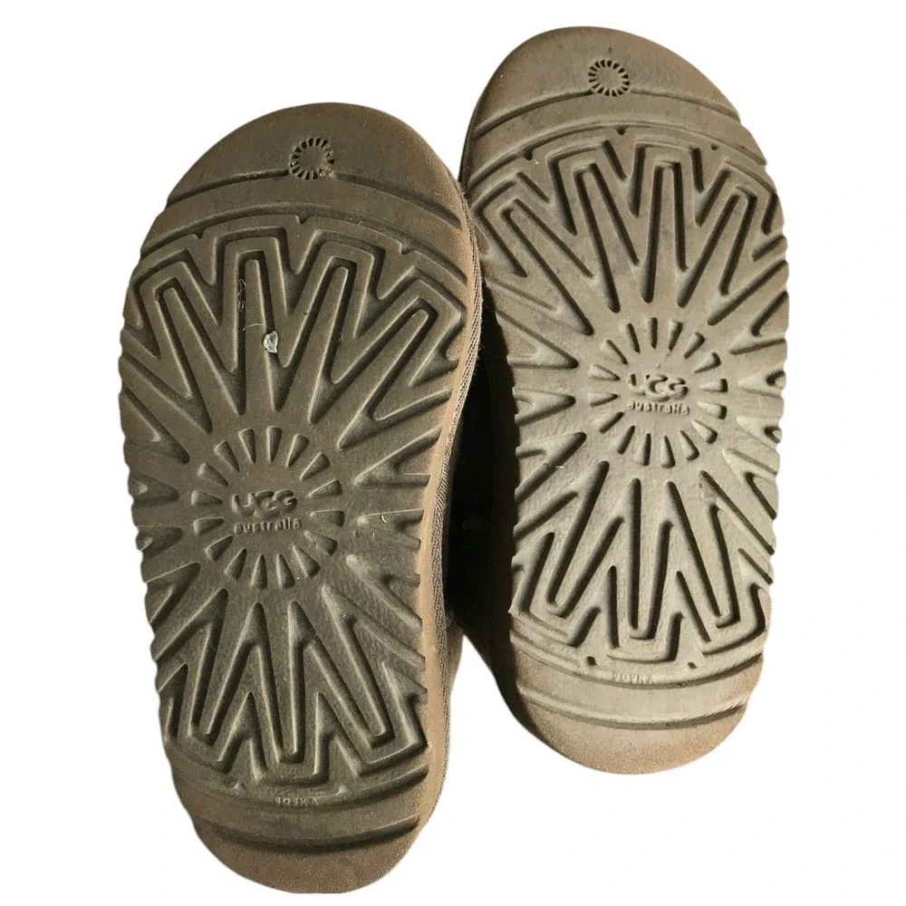 UGG Australia Boots Girls US9 Dark Brown Leather‎ Suede Sheepskin Pull-On